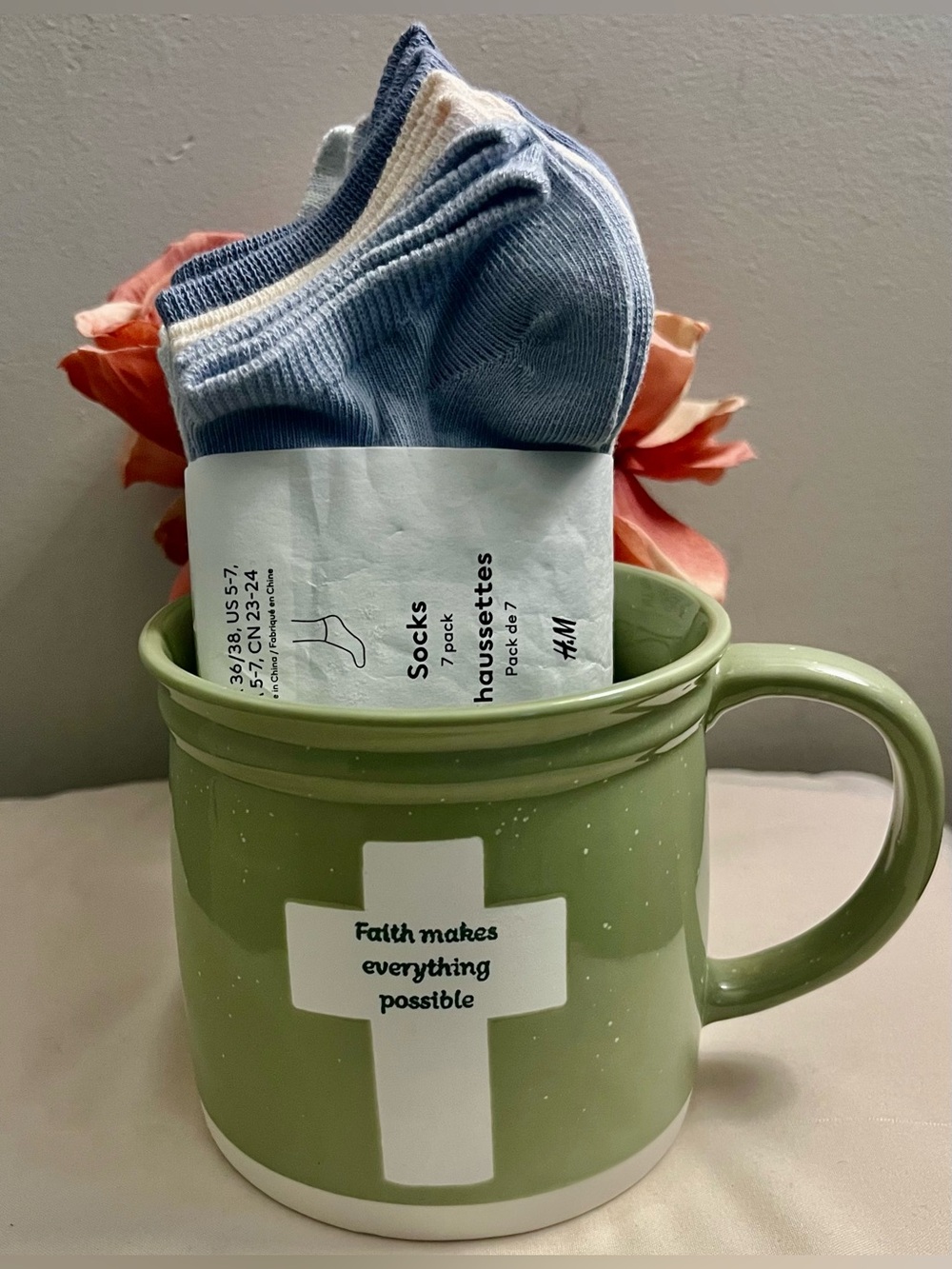 FAITH MAKES EVERYTHING POSSIBLE Mug & H&M Footies. 7-pair Sz: 5-6 Women’s Bundle - Picture 3 of 6